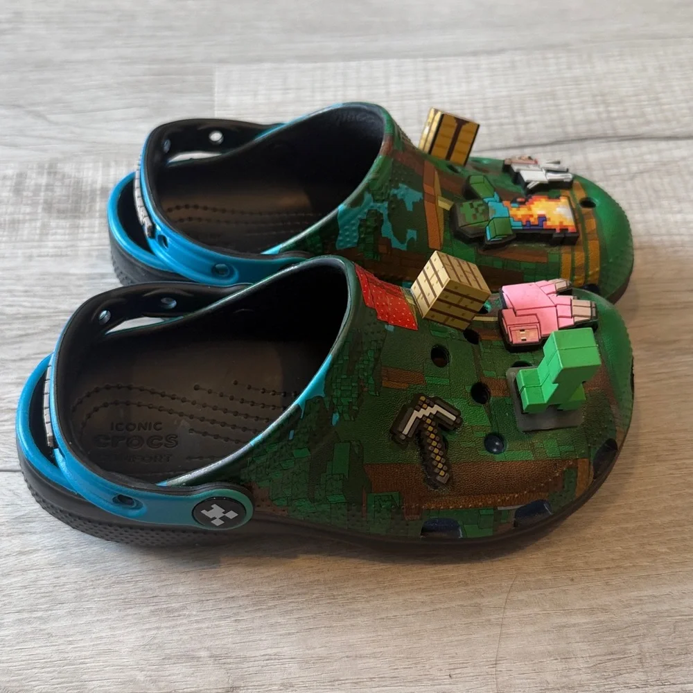 Minecraft Crocs (size 13 kid) - Picture 4 of 6
